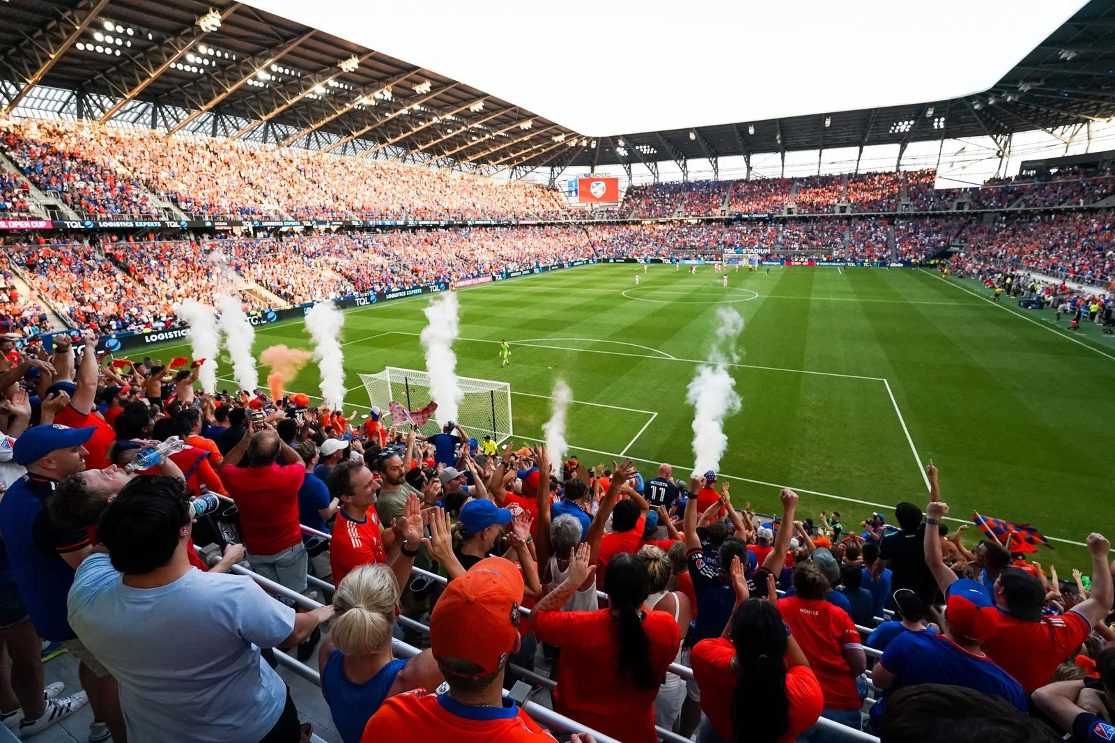 188体育合作的大型足球比赛现场直播画面